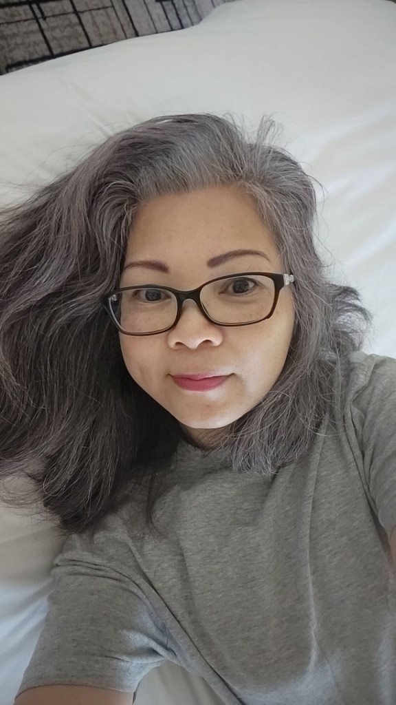 Cụ là bà rùi nha. nhưng vẫn hơi xinh. khổ. nhuộm tóc phấn son nữa thì lang thang bị bắt cóc nha. :)) Nguyễn Thị Phương Trâm